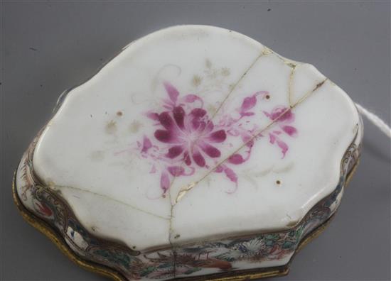 A Chinese export famille rose snuff box and cover, & a vase